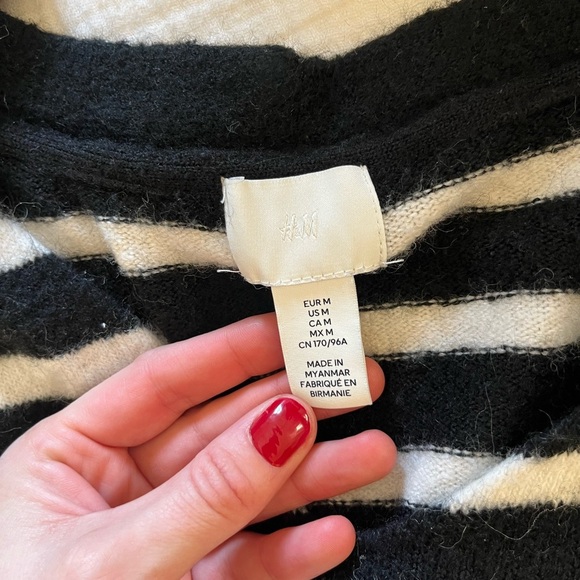 H&M Oversized Fuzzy Striped Sweater, Size M - Picture 5 of 6